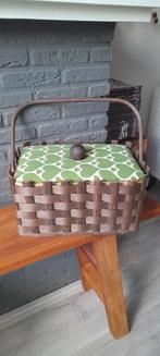 Vintage naaimand # hobby # bruin vlechtwerk# appeltjes groen, Ophalen of Verzenden, Zo goed als nieuw, Rechthoekig, Riet