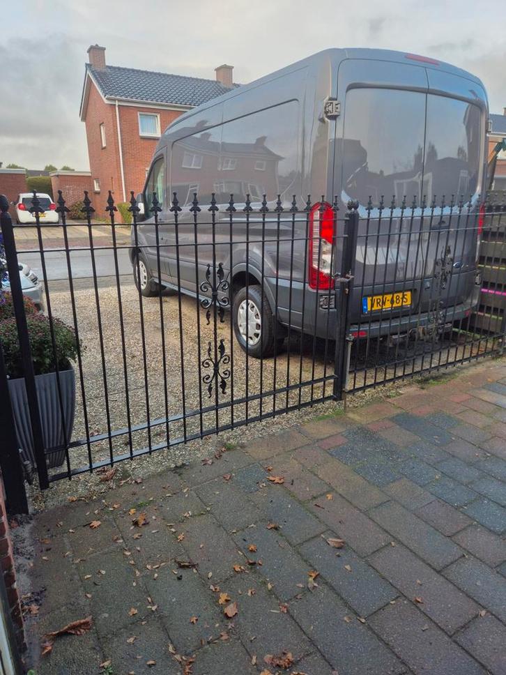 Stevige ijzeren tuinpoort met slot - 4.21m breed, Tuin en Terras, Tuinhekken en Hekwerk, Gebruikt, Tuinhek, IJzer, Met poort, Ophalen