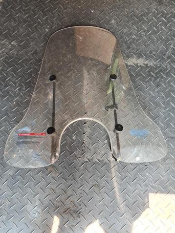 Windscherm Vespa GTS met gebruikerssporen beschikbaar voor biedingen