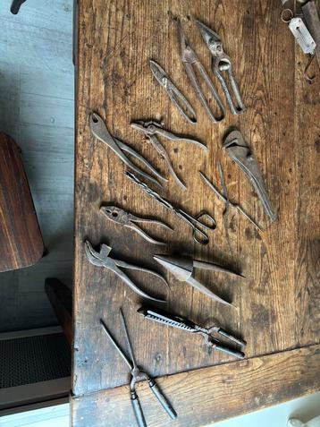 Lot antieke gereedschappen beschikbaar voor biedingen