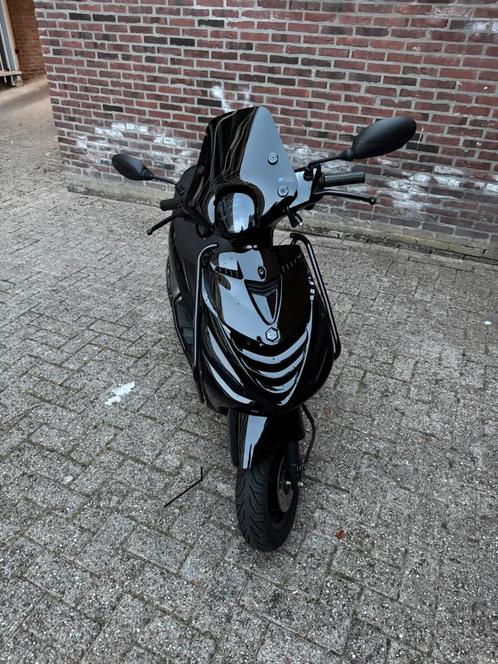 Piaggio zip iget 2021, Fietsen en Brommers, Scooters | Piaggio, Zo goed als nieuw, Zip, Maximaal 45 km/u, Benzine, Ophalen