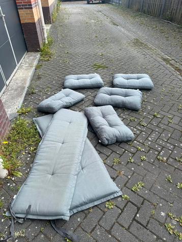 Tuinkussens beschikbaar voor biedingen
