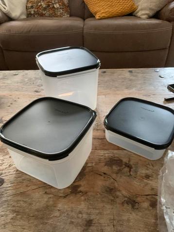 Tupperware ruimtespaarder vierkant vanaf €20,- beschikbaar voor biedingen