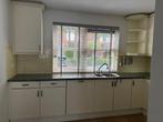 Keuken met kookstel en koelkast zelf demonteren, Huis en Inrichting, Keuken | Complete keukens, Ophalen, Gebruikt, Geel, Hoekkeuken