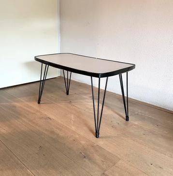 Retro vintage bijzettafel draadpootjes ‘50s / ‘60s beschikbaar voor biedingen