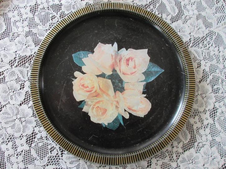 retro / vintage rond dienblad van blik. Zwart met gele rozen, Verzamelen, Retro, Huis en Inrichting, Ophalen of Verzenden