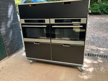 Mobiele keuken met 2 combi-ovens beschikbaar voor biedingen