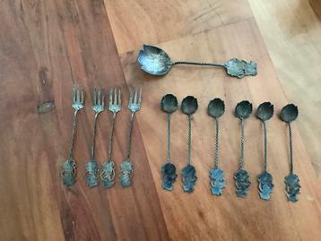 11 oude Djokja zilveren lepeltjes, vorkjes, suikerschep 95gr beschikbaar voor biedingen