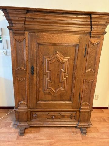 Antieke Danziger spindekastkast beschikbaar voor biedingen