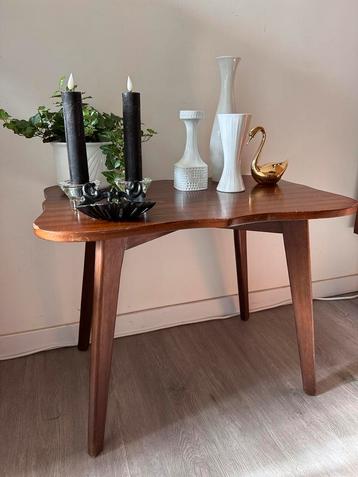 Mid Century bijzettafeltje beschikbaar voor biedingen