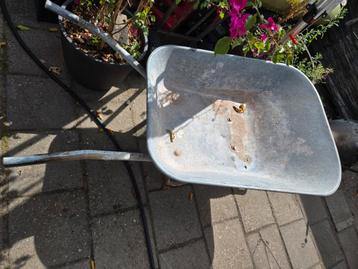 Kruiwagen met anti lek band beschikbaar voor biedingen