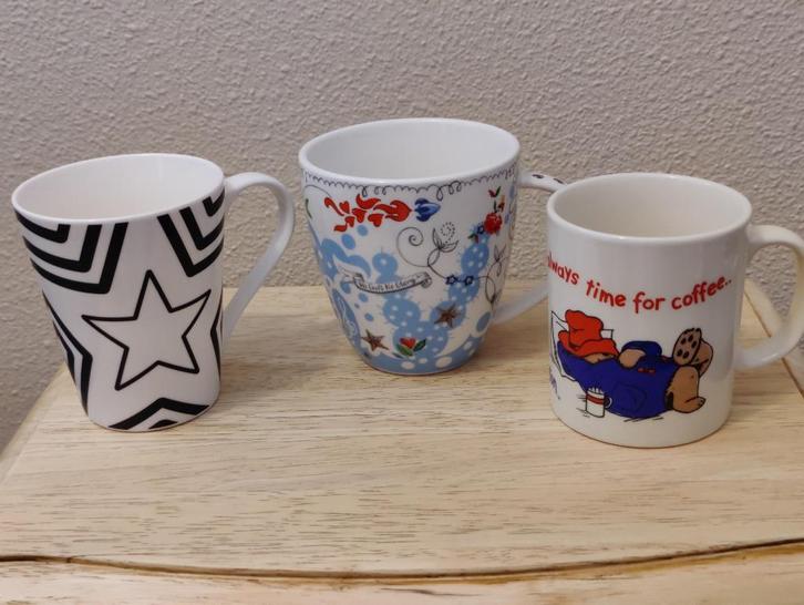 Drie prachtige mokken, Paddington, Poekiemok en een kerstmok, Huis en Inrichting, Keuken | Servies, Zo goed als nieuw, Overige typen