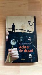 Hans Kuyper - Achter de draad, Ophalen of Verzenden, Zo goed als nieuw, Hans Kuyper