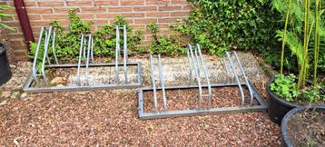 2 x stalen fietsenrek voor 3 fietsen beschikbaar voor biedingen