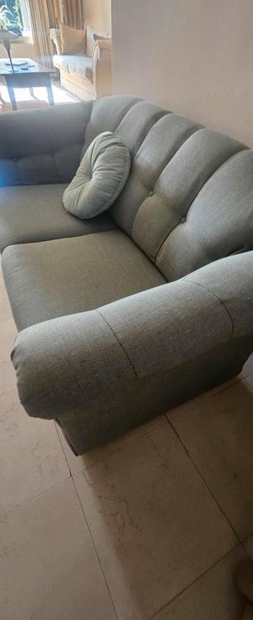 Groene 2-zits bank, pas bekleed