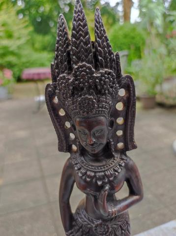 Beeld van Balinese danseres beschikbaar voor biedingen