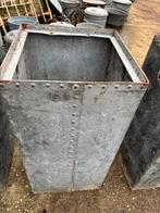 Oude verzinkte bloembakken 3 stuks mooi geklonken, Ophalen