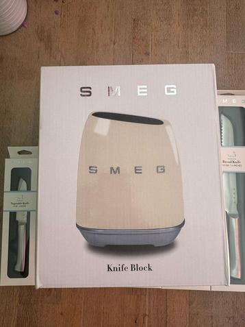 SMEG Messenblok Créme te koop inc 6 messen / aanbieding beschikbaar voor biedingen