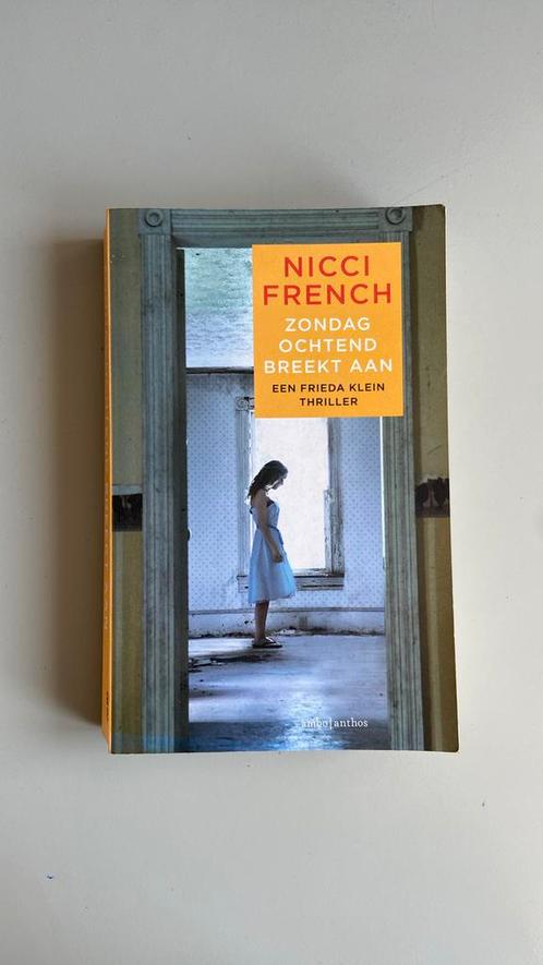 Nicci French - Zondagochtend breekt aan, Boeken, Thrillers, Zo goed als nieuw, Nederland, Ophalen of Verzenden