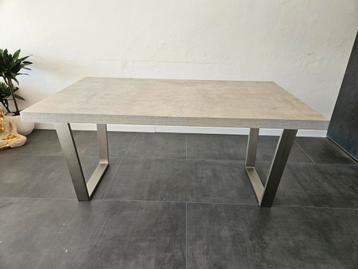 Mooie eettafel en salontafel – stijlvol en praktisch! beschikbaar voor biedingen