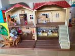 Sylvanian Families villa met inrichting en boomhut, Ophalen, Zo goed als nieuw