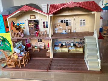 Sylvanian Families villa met inrichting en boomhut beschikbaar voor biedingen