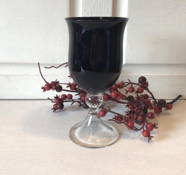Grote glazen kelkglas, bokaal, zwart glas, Antiek en Kunst, Antiek | Glas en Kristal, Ophalen of Verzenden