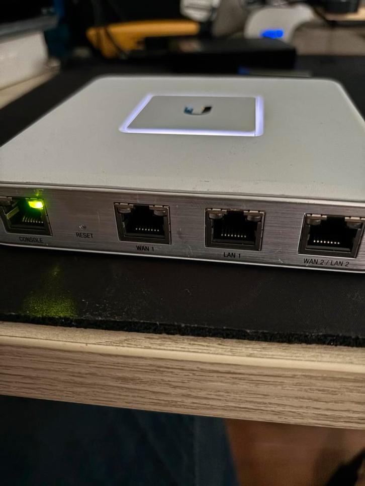 UniFi Security Gateway 3P – USG-3P – Werkend & Reset, Computers en Software, Routers en Modems, Gebruikt, Router met modem, Ophalen of Verzenden