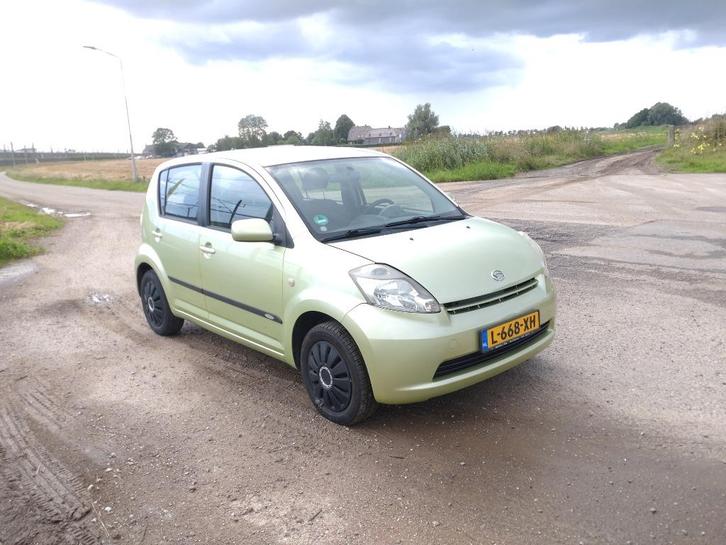 Daihatsu Sirion 1.0 51KW 2006 Groen Airco, Auto's, Daihatsu, Bedrijf, Sirion, ABS, Airbags, Airconditioning, Alarm, Centrale vergrendeling