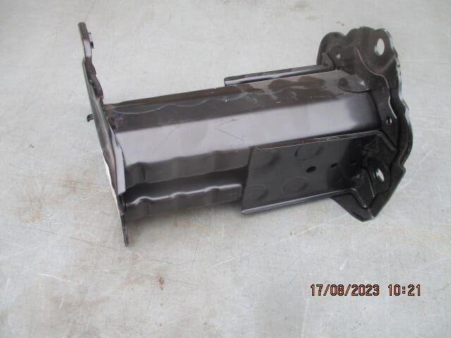 achter bumper balk steun links  prius plus  ..ZVW 40, Auto-onderdelen, Overige Auto-onderdelen, Toyota, Nieuw, Ophalen of Verzenden