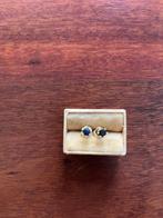 Saffier oorbellen in gouden zetting, Ophalen of Verzenden, Zo goed als nieuw, Met edelsteen, Knopjes of Stekers