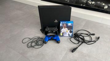 Ps4 pro 1tb 2 controllers, FIFA18 met alle kabels beschikbaar voor biedingen