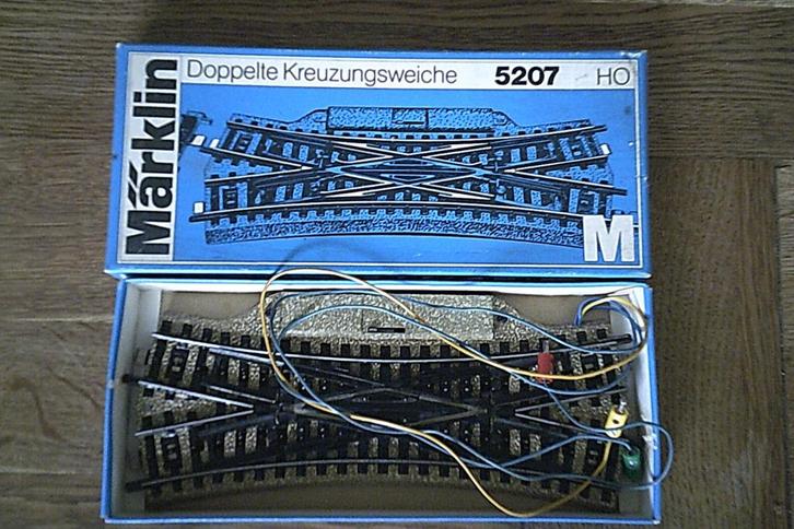 Marklin M-rail Electrische Kruiswissel nr. 5207 met ovp, Hobby en Vrije tijd, Modeltreinen | H0, Gebruikt, Locomotief, Wisselstroom