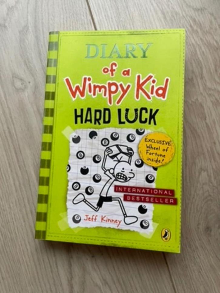 Diary of a Wimpy Kid - Hard Luck (Engels), Boeken, Kinderboeken | Jeugd | 10 tot 12 jaar, Zo goed als nieuw, Fictie, Ophalen of Verzenden