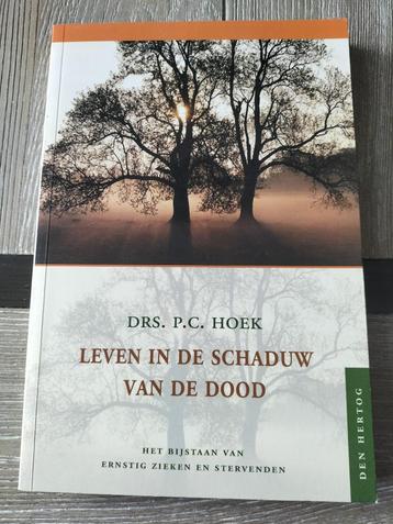 Drs. P.C. Hoek Leven in de schaduw van de dood  beschikbaar voor biedingen