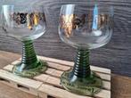2 roemer glazen groen gedraaide voet op glas messing druiven, Ophalen of Verzenden