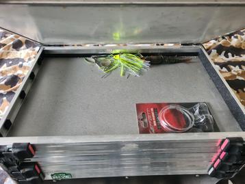 Vis spullen  beschikbaar voor biedingen