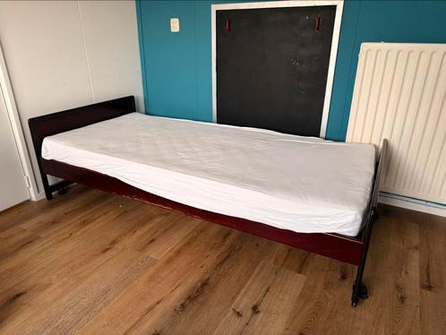 Auping logeerbed 200 x 90 cm incl matras, Huis en Inrichting, Slaapkamer | Bedden, Gebruikt, Eenpersoons, 90 cm, 200 cm, Hout