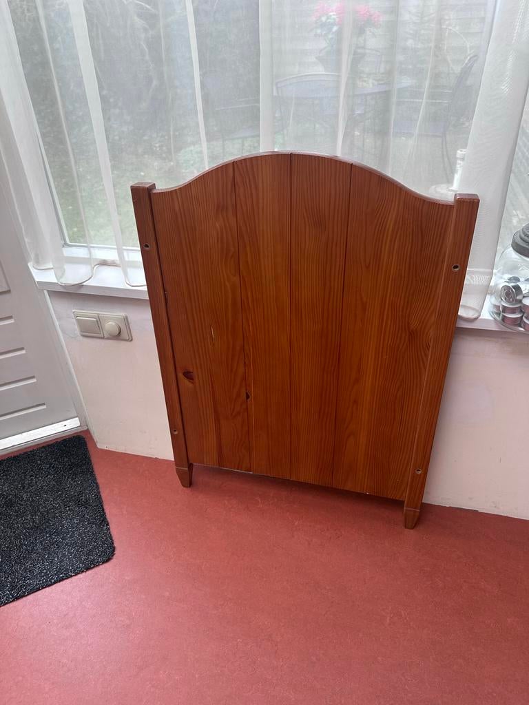 Massief houten kinderbed., Kinderen en Baby's, Kinderkamer | Bedden, Ophalen, Gebruikt, Lattenbodem, Minder dan 140 cm