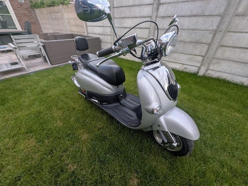 Retro scooter in nieuwstaat, 1263 km, Fietsen en Brommers, Snorfietsen en Snorscooters, Zo goed als nieuw, Overige merken, Benzine