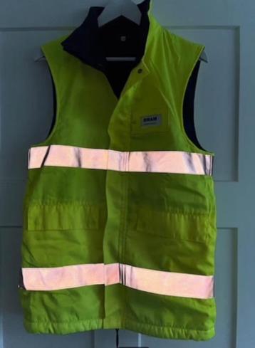 Veiligheidsbodywarmer + eventuele muts beschikbaar voor biedingen