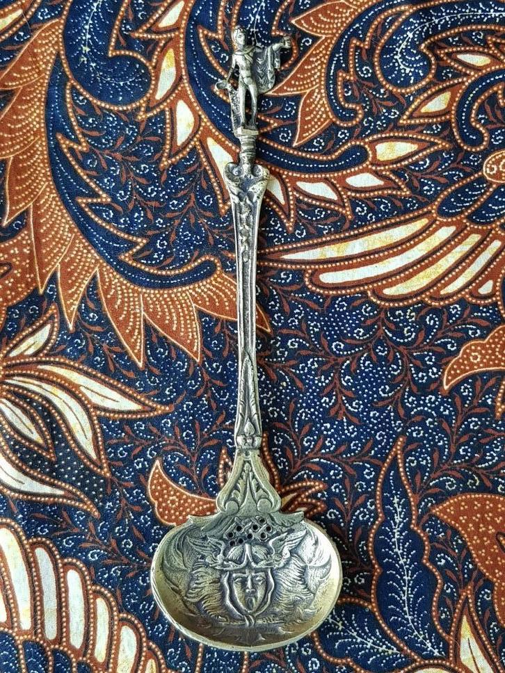 Mooie antieke lepel uit Frankrijk 20,5 cm. 18de eeuw., Antiek en Kunst, Antiek | Koper en Brons, Brons, Ophalen of Verzenden