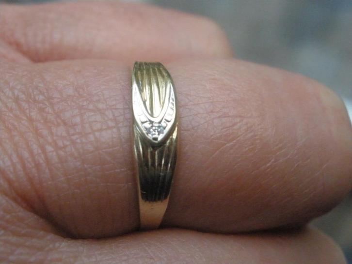 14 K Gouden ring met diamant uit Zeeuwse boedel. 1953-1981, Sieraden, Tassen en Uiterlijk, Ringen, Gebruikt, Dame, Kleiner dan 17