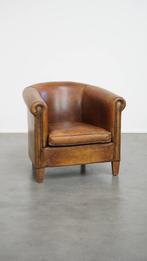 Vintage clubfauteuil gemaakt van schapenleer met siernagels, Huis en Inrichting, Fauteuils, Ophalen, Gebruikt, ., .