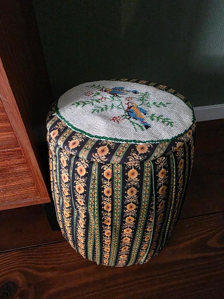 supercute opbergpoefje, Huis en Inrichting, Banken | Voetenbanken en Poefen, Gebruikt, Minder dan 50 cm, Minder dan 50 cm, Rond