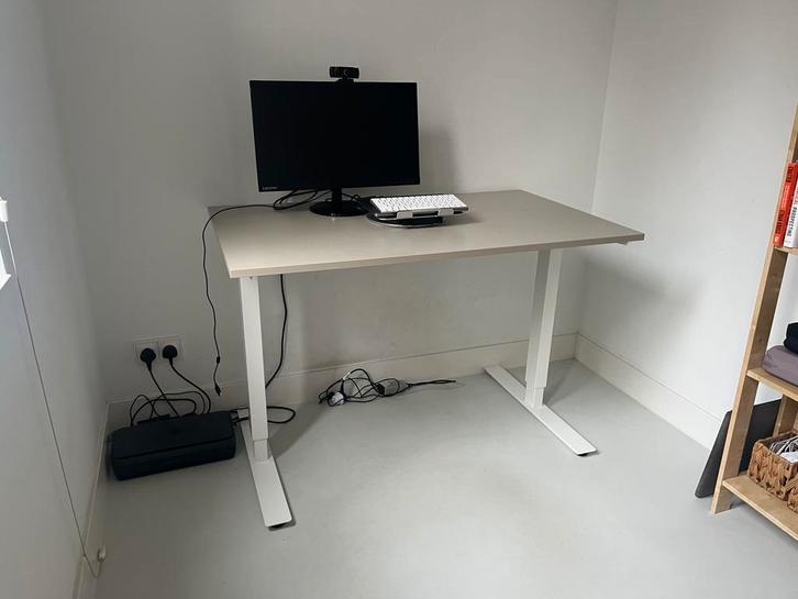 Bureau zit/sta (Sit/stand desk) - IKEA TROTTEN - beige/wit, Huis en Inrichting, Bureaus, Stabureau, In hoogte verstelbaar, Ophalen