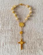 Goudkleurige prachtige kruis rozenkrans sleutelhanger, Sieraden, Tassen en Uiterlijk, Kettingen, Verzenden, Zo goed als nieuw