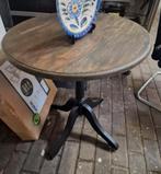 Oude wijntafel bijzettafel sober/ stoer/ landelijke stijl, Antiek en Kunst, Ophalen