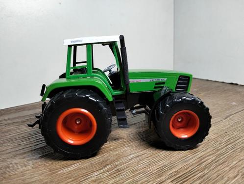 Te koop Siku Fendt Favorit 926 Vario Brede Banden. (A)., Hobby en Vrije tijd, Modelauto's | 1:32, Zo goed als nieuw, Tractor of Landbouw