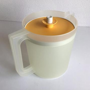 Tupperware schenkkan sapkan kan geel 1.5 liter lekdicht zgan beschikbaar voor biedingen